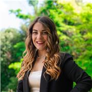 Docente di scienze umane impartisce lezioni di italiano, storia, geografia, psicologia, pedagogia e sociologia